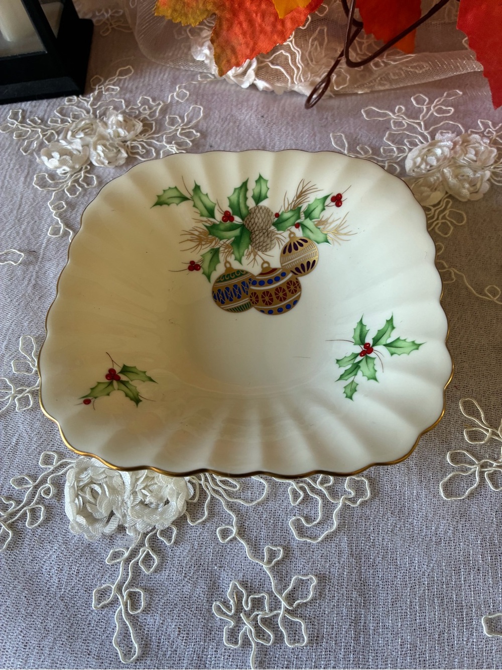 Mikasa Holiday Holly and Gold-Trimmed White Serving Bowl